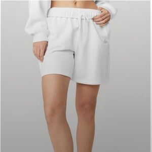 ALO Accolade Sweat Short in White XXS